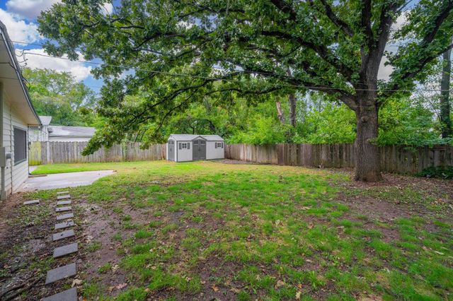 461 S Westview Dr, Derby, KS 67037