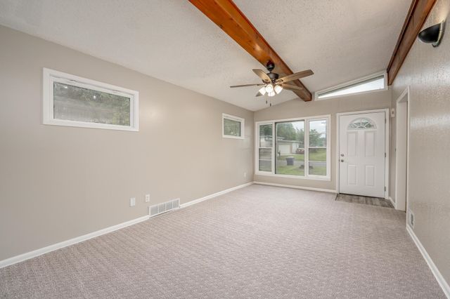 461 S Westview Dr, Derby, KS 67037