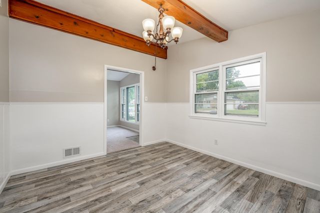 461 S Westview Dr, Derby, KS 67037