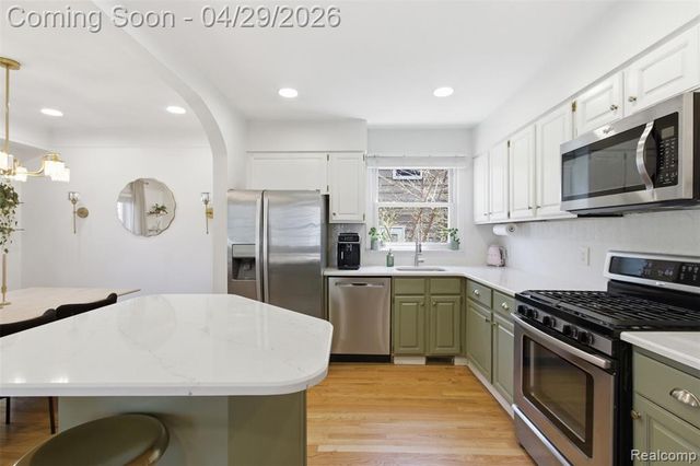 2304 E 4th Street, Royal Oak, MI 48067