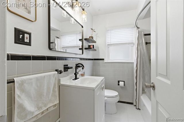 2304 E 4th Street, Royal Oak, MI 48067