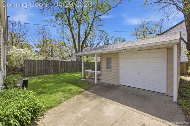 2304 E 4th Street, Royal Oak, MI 48067
