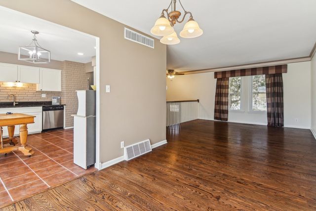 316 Bedford Road, Bolingbrook, IL 60440