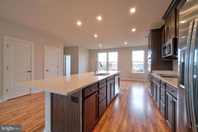 20285 NEWFOUNDLAND SQ, Ashburn, VA 20147