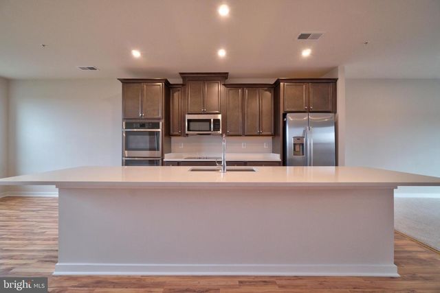 20285 NEWFOUNDLAND SQ, Ashburn, VA 20147