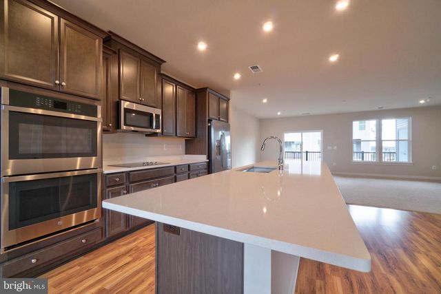 20285 NEWFOUNDLAND SQ, Ashburn, VA 20147