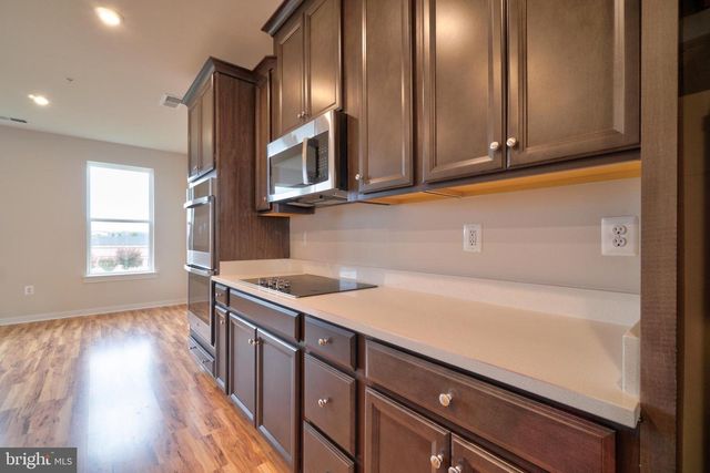 20285 NEWFOUNDLAND SQ, Ashburn, VA 20147