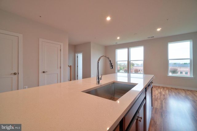 20285 NEWFOUNDLAND SQ, Ashburn, VA 20147