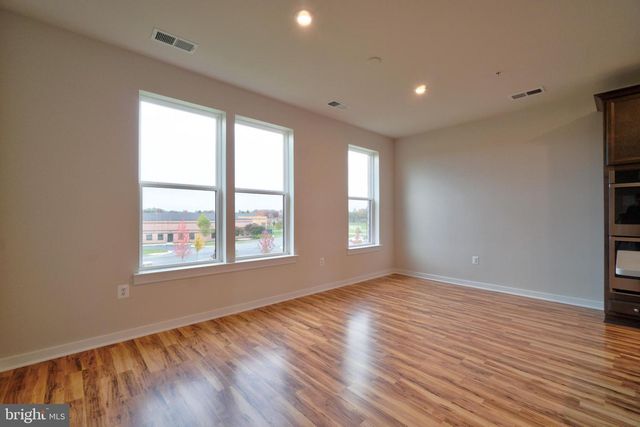 20285 NEWFOUNDLAND SQ, Ashburn, VA 20147
