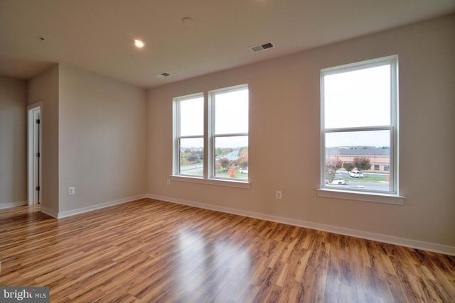 20285 NEWFOUNDLAND SQ, Ashburn, VA 20147