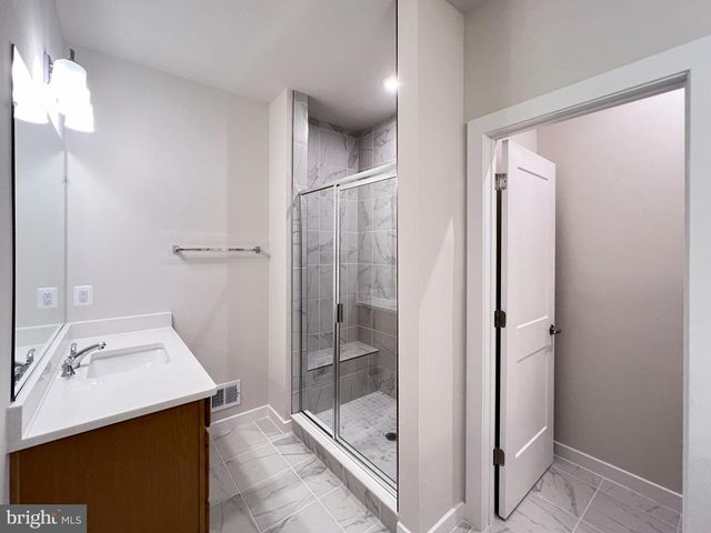20285 NEWFOUNDLAND SQ, Ashburn, VA 20147