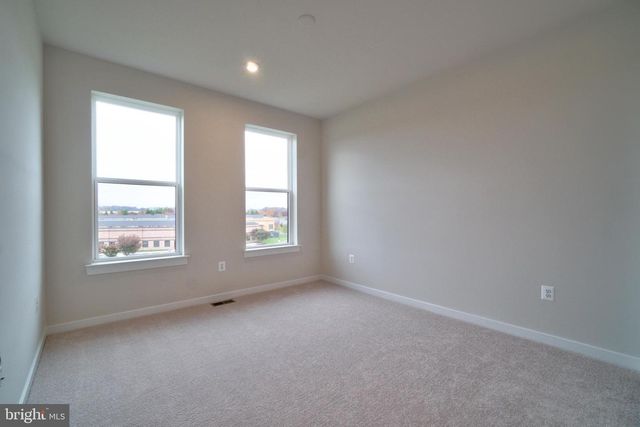 20285 NEWFOUNDLAND SQ, Ashburn, VA 20147