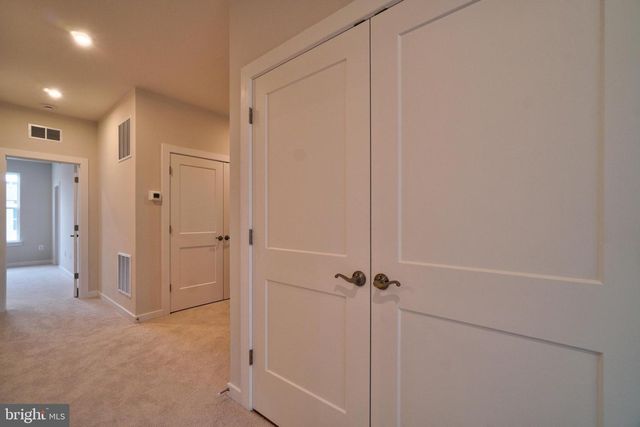 20285 NEWFOUNDLAND SQ, Ashburn, VA 20147