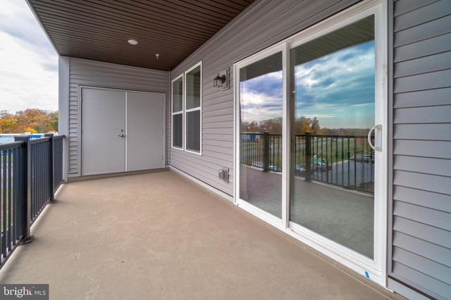 20285 NEWFOUNDLAND SQ, Ashburn, VA 20147