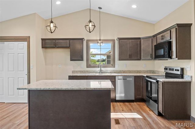 2829 Beth Ann Court, Pontoon Beach, IL 62040