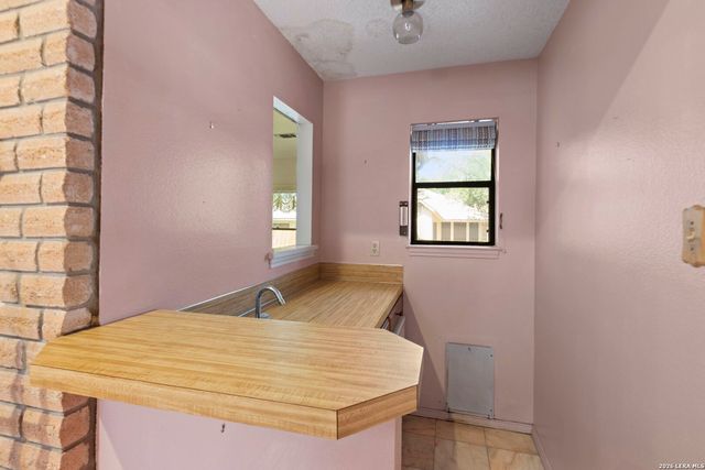 2011 Perennial Dr, San Antonio, TX 78232