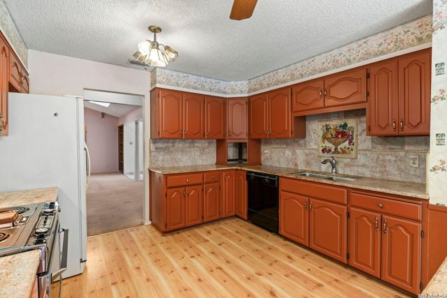 2011 Perennial Dr, San Antonio, TX 78232