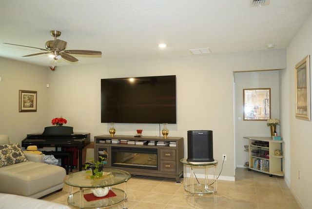 128 CITRUS ISLE STREET S, Davenport, FL 33837