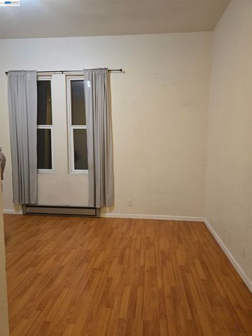 415 Foothill Blvd, Oakland, CA 94606