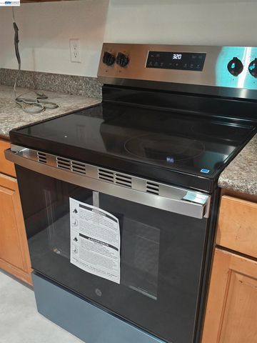 415 Foothill Blvd, Oakland, CA 94606