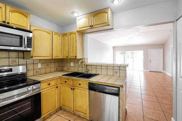 10352 SW 208th Lane, Cutler Bay, FL 33189