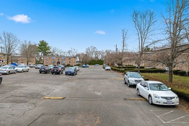 29 Auna Dr 3, Brockton, MA 02301