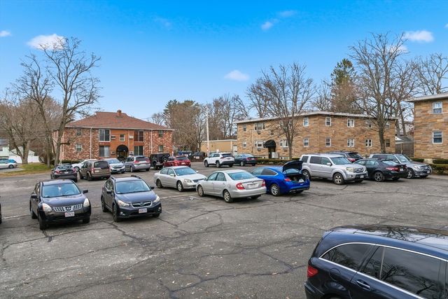 29 Auna Dr 3, Brockton, MA 02301
