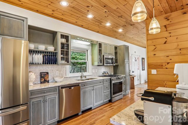 186 Cottage Lane, Mars Hill, NC 28754