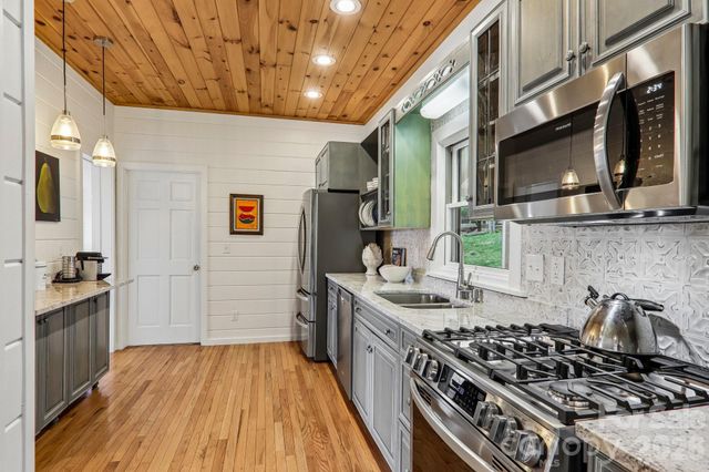 186 Cottage Lane, Mars Hill, NC 28754