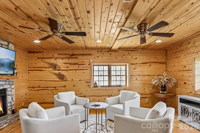 186 Cottage Lane, Mars Hill, NC 28754