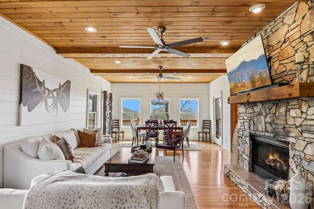 186 Cottage Lane, Mars Hill, NC 28754