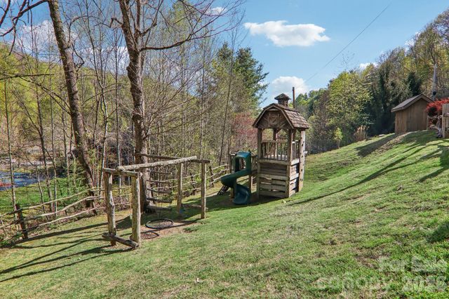 186 Cottage Lane, Mars Hill, NC 28754