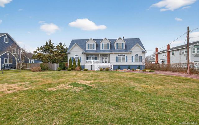 108 Awixa Avenue, Bay Shore, NY 11706