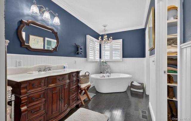 108 Awixa Avenue, Bay Shore, NY 11706