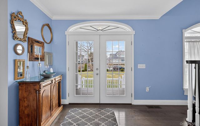 108 Awixa Avenue, Bay Shore, NY 11706