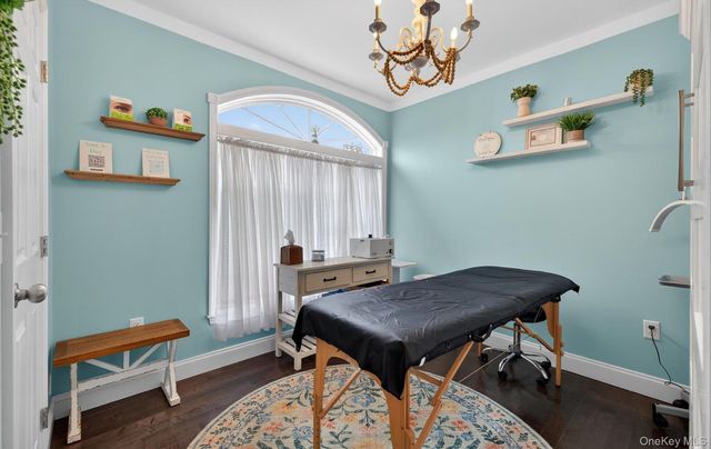 108 Awixa Avenue, Bay Shore, NY 11706