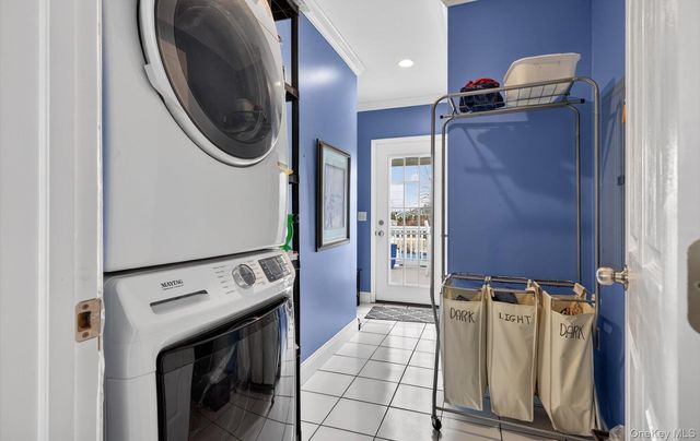 108 Awixa Avenue, Bay Shore, NY 11706