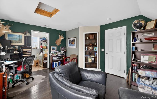 108 Awixa Avenue, Bay Shore, NY 11706