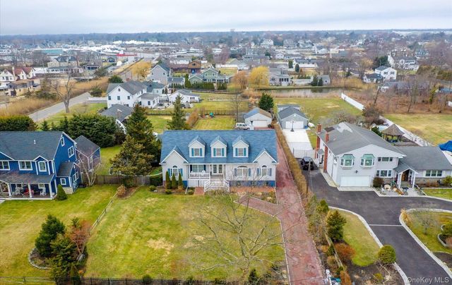 108 Awixa Avenue, Bay Shore, NY 11706