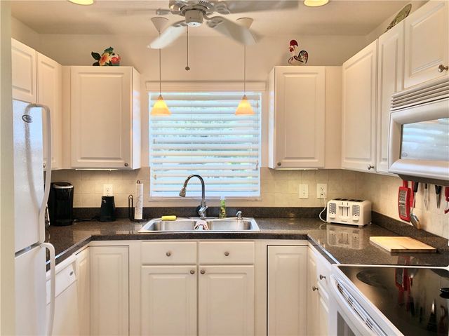 36 Pine Arbor Lane 201, Vero Beach, FL 32962