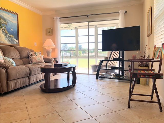 36 Pine Arbor Lane 201, Vero Beach, FL 32962