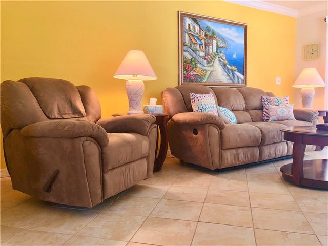 36 Pine Arbor Lane 201, Vero Beach, FL 32962