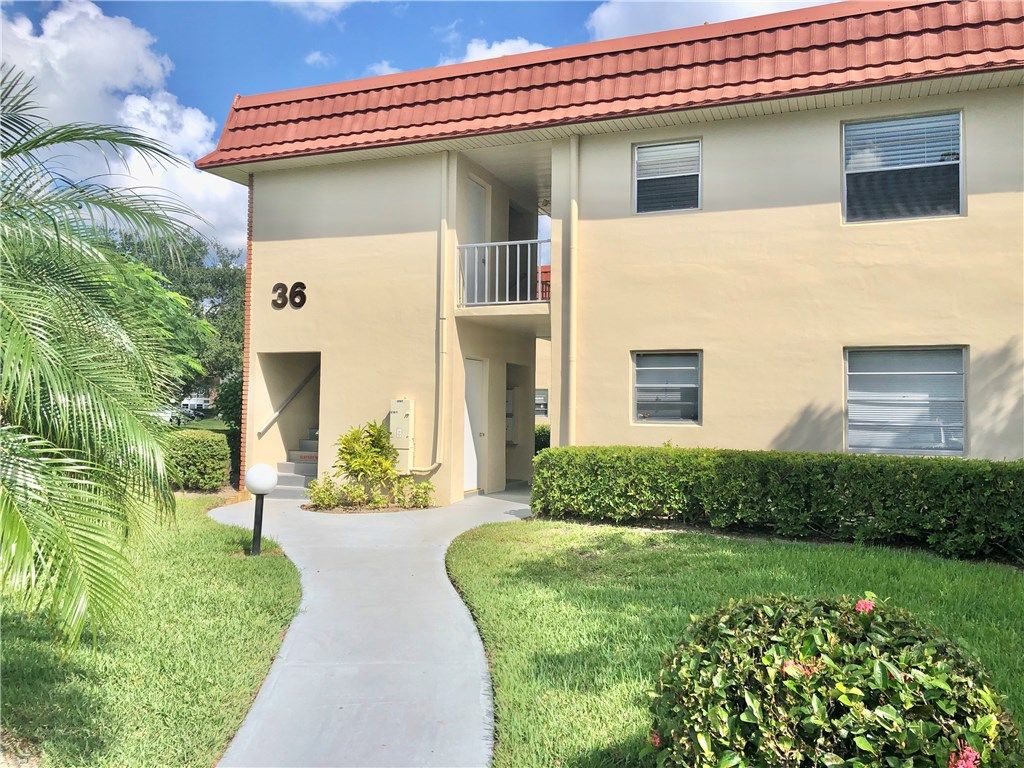 36 Pine Arbor Lane 201, Vero Beach, FL 32962