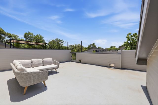1282 N Prairie Avenue, Dallas, TX 75204