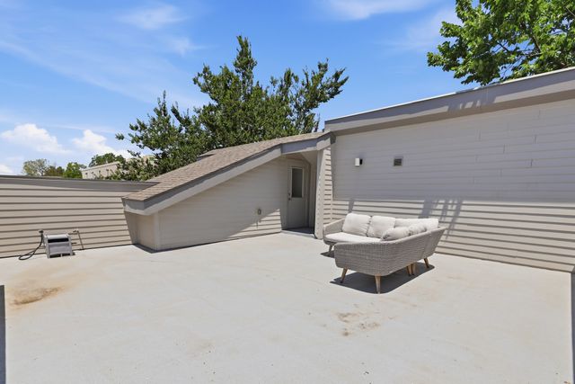 1282 N Prairie Avenue, Dallas, TX 75204