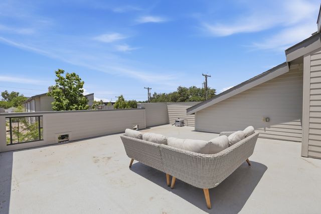 1282 N Prairie Avenue, Dallas, TX 75204