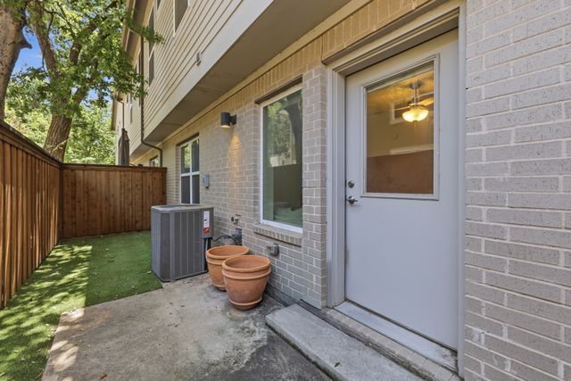 1282 N Prairie Avenue, Dallas, TX 75204