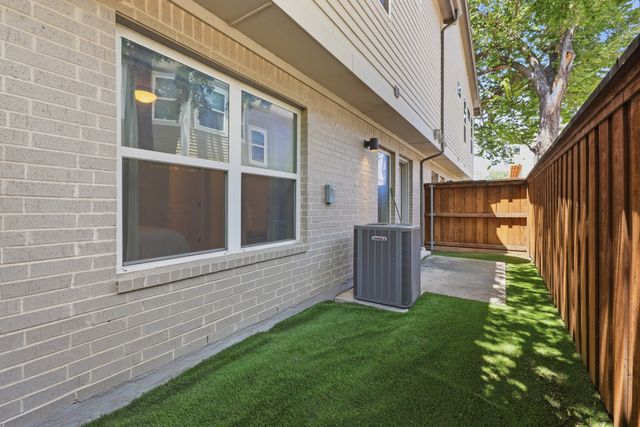 1282 N Prairie Avenue, Dallas, TX 75204