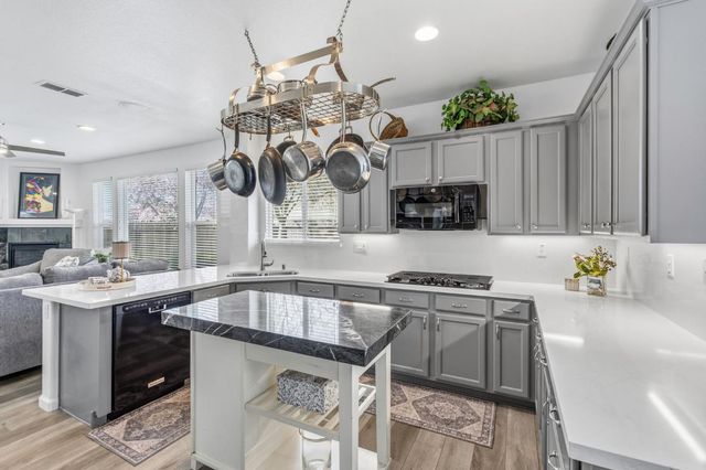 36 Holden Ct, Sacramento, CA 95835