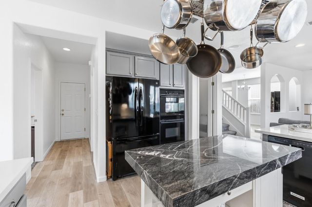 36 Holden Ct, Sacramento, CA 95835